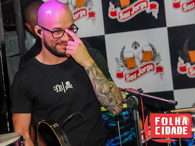 2436_domingueira_com_pda_no_bar_seu_jorge_2079.jpg