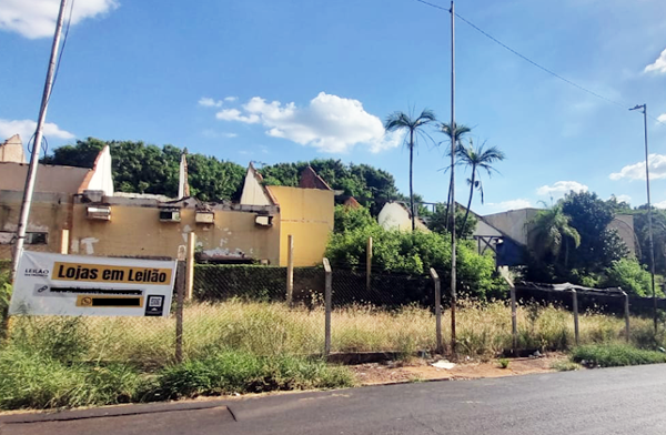 Alcindo_Sabino_-_Resp_Requ_179_-_Antigo_Tropical_Shopping_permanece_abandonado_enquanto_Municypio_tenta_assumir_imyvel_-_revisado.png