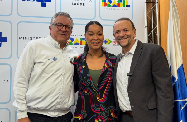 O_ministro_da_Sayde_Alexandre_Padilha__a_deputada_estadual_Thainara_Faria_PT_e_Edinho_Silva_o_ex-prefeito_e_presidente_nacional_do_PT_1.jpg