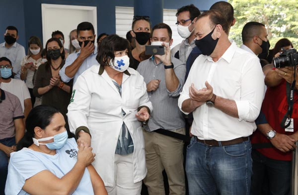 foto07_Inycio_da_vacinayyo_contra_a_Covid-19_em_Araraquara_21jan20.jpeg